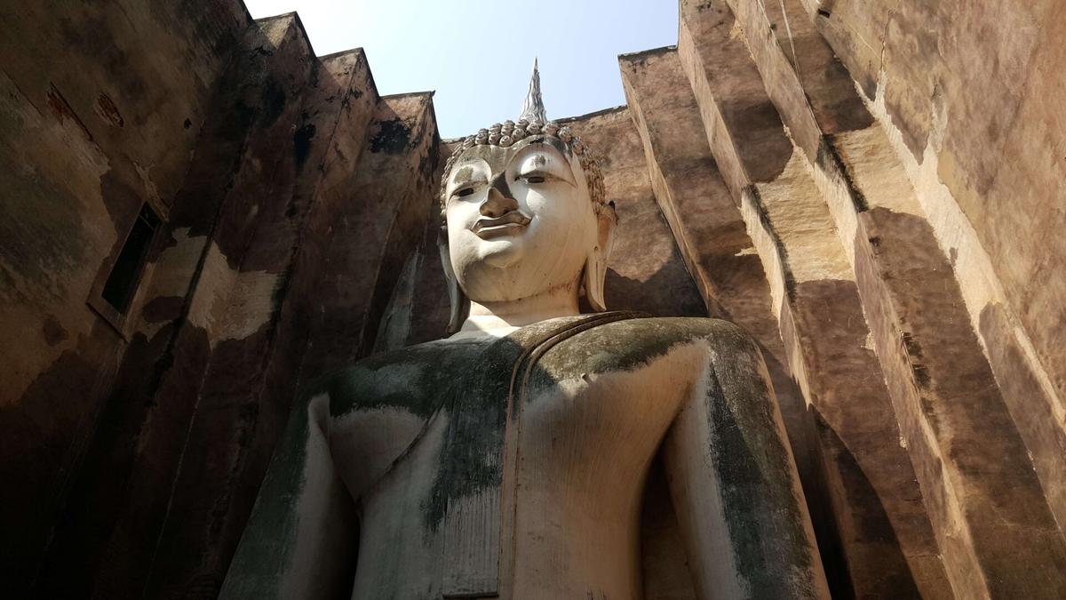 ワット・シー・チュム。アチャナ仏。タイ版大仏である。