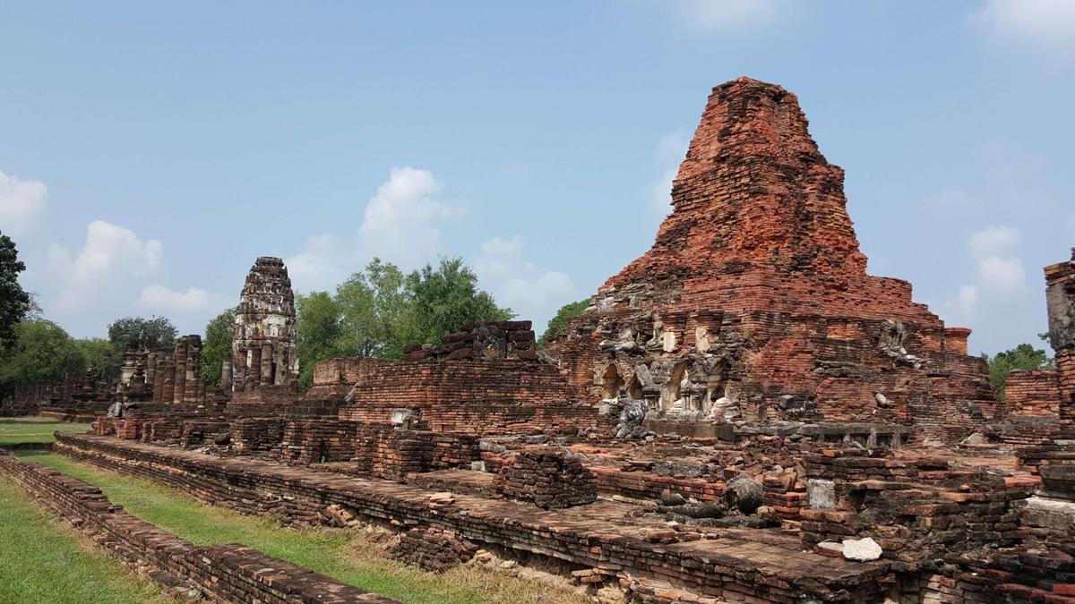 ワット・プラパーイルアン。クメール時代の遺跡が残る。