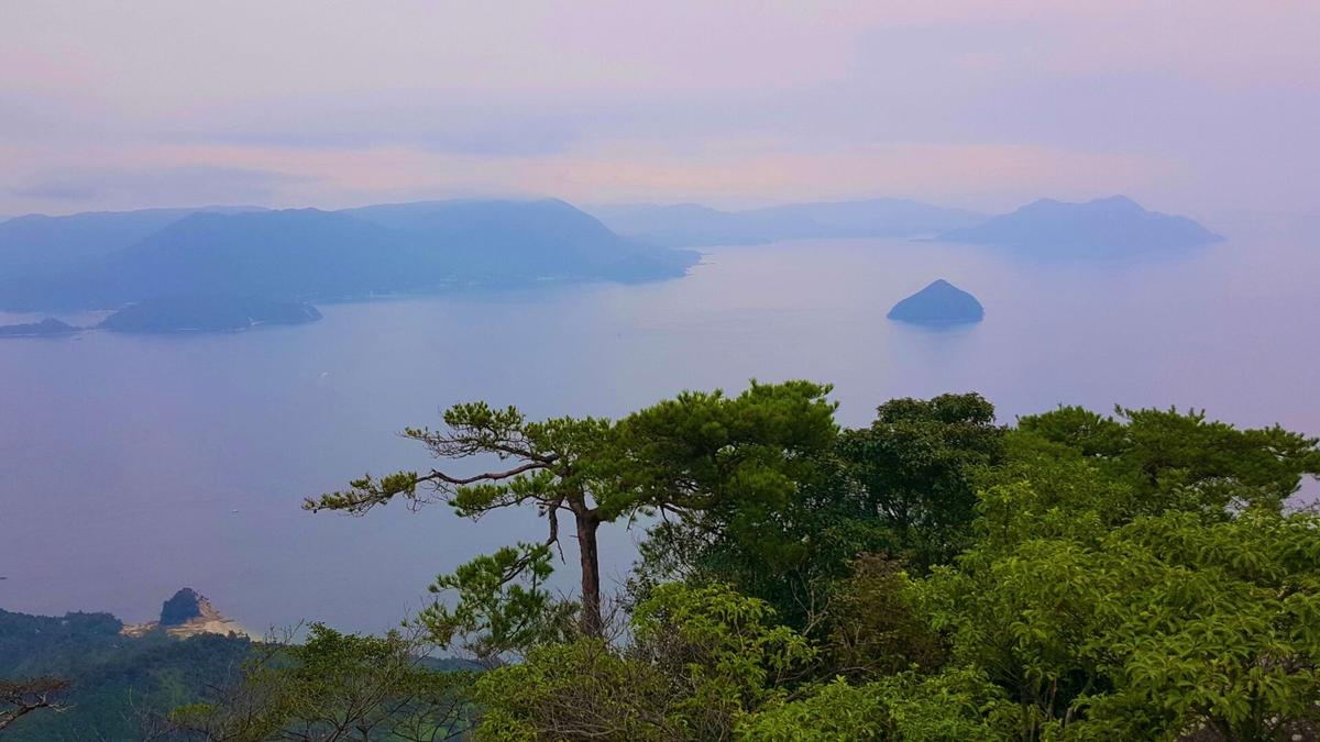 弥山から広島湾をのぞむ。