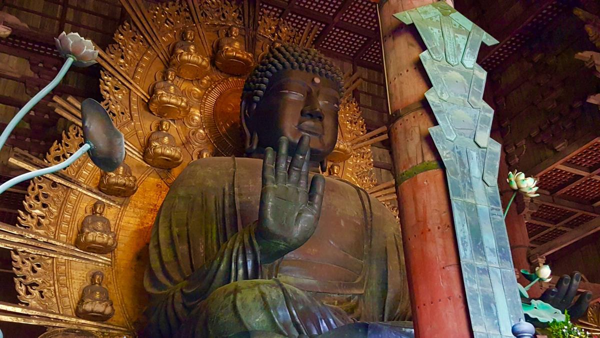 仏教の仏像。盧舎那仏(東大寺)。