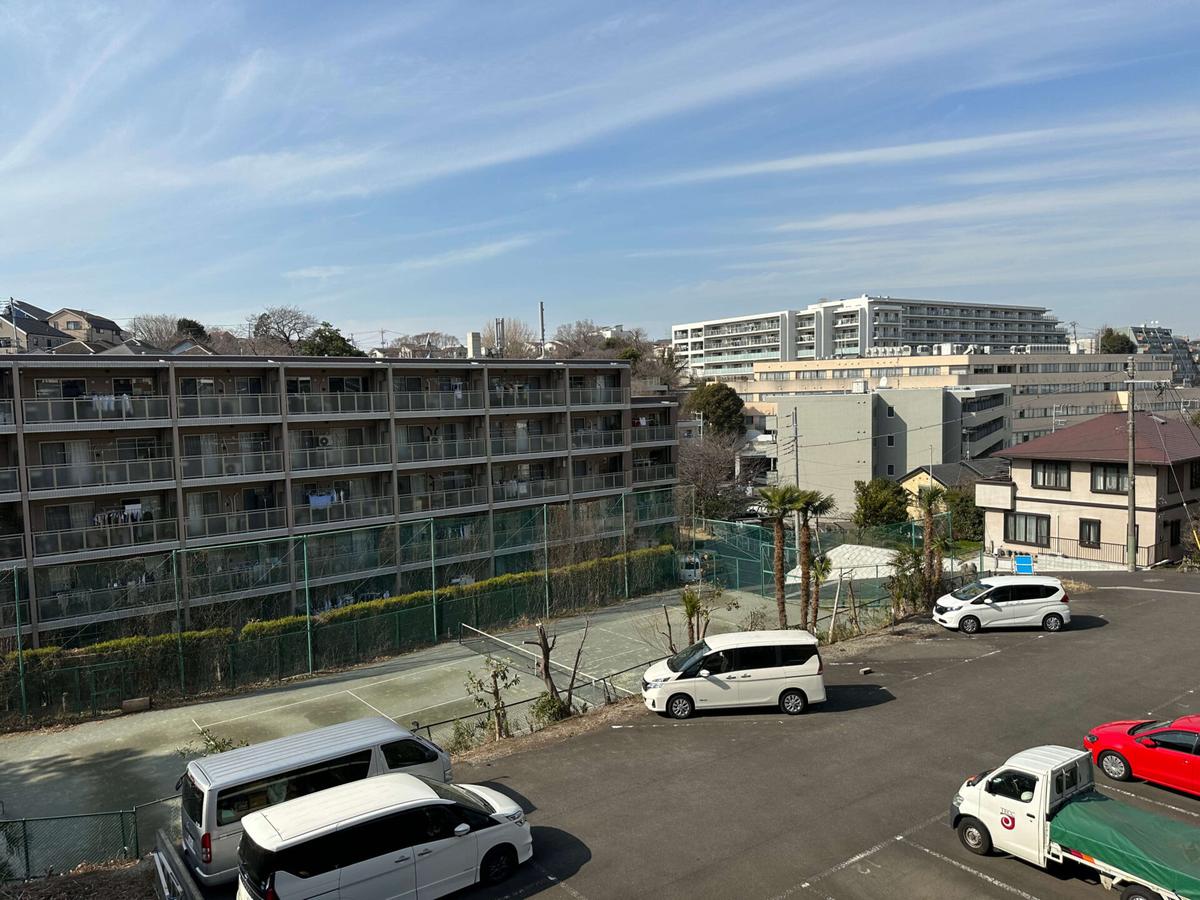 寺谷の窪地へ